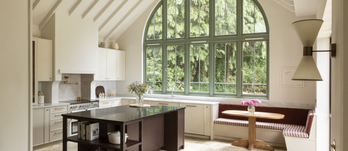 Massive arched window and banquette seat in a kitchen extension, Highgate, London, UK [2400x1600]