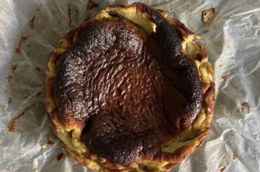 Do u know basque cheesecake? My fav is pistachio version. Coolest cake in my baking repertoire