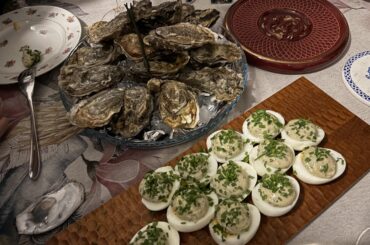 Oeufs mayo à la truffe et huitres pour commencer le diner