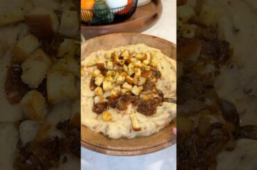 French Onion Mashed Potatoes (recipe linked in description) #thanksgivingrecipes #veganfood #vegan