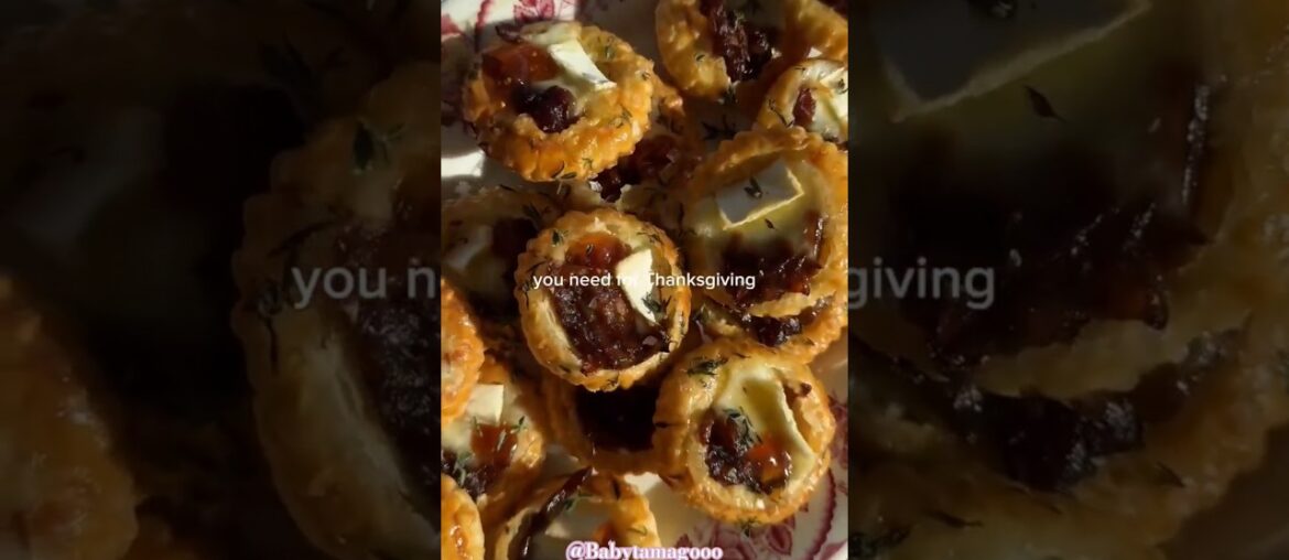 French onion brie puffs with fig jam #thanksgiving #recipe