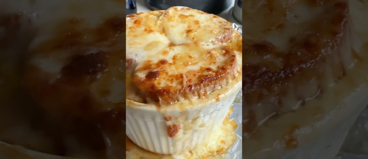 French Onion Soup. It’s a simple soup of heavily caramelized onions, booze and broth. #onionsoup