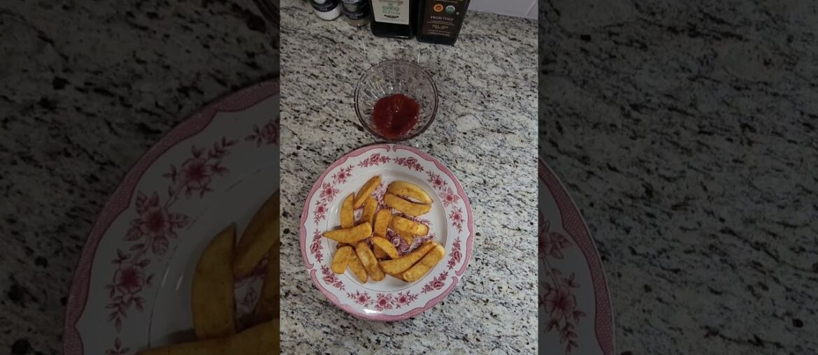 Red Robin Seasoned Steak Fries Review Part 5 #foodshorts #fries   #redrobin