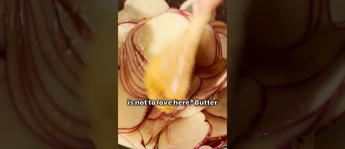 Recipe: Garlic & Sage Roasted Potato Wreath