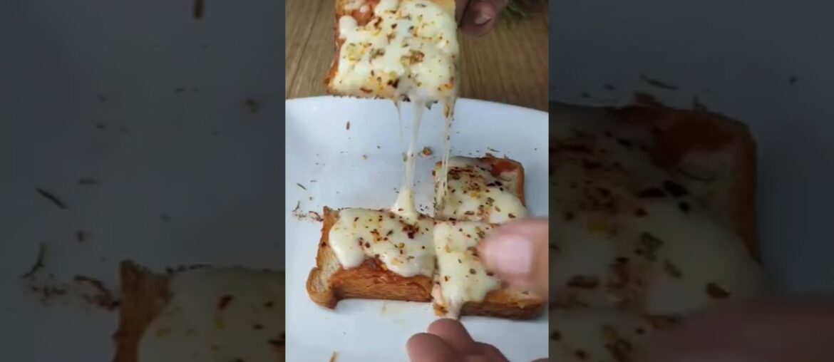 Bread pizza #eveningsnacks #simplepizzarecipe #breadrecipes #pizzabits #pizza #breadpizza #shotrs
