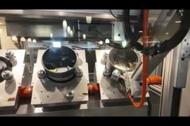 Florida International University uses robo-chef to serve up meals in dining hall