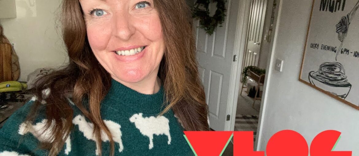 VLOG - CHRISTMAS JUMPER DAY, GROCERY HAULS & PR PARCELS