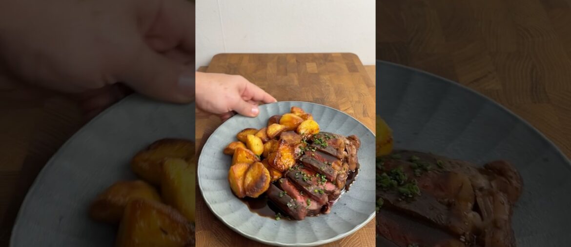 Steak with fried potatoes and red wine sauce. #shorts #steak #food #explore
