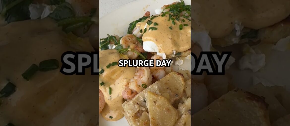 FOOD FANTASY COME TRUE #frenchtoast #eggsbenedict #dining #housewife #newportbeach #brunch