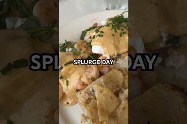 FOOD FANTASY COME TRUE #frenchtoast #eggsbenedict #dining #housewife #newportbeach #brunch