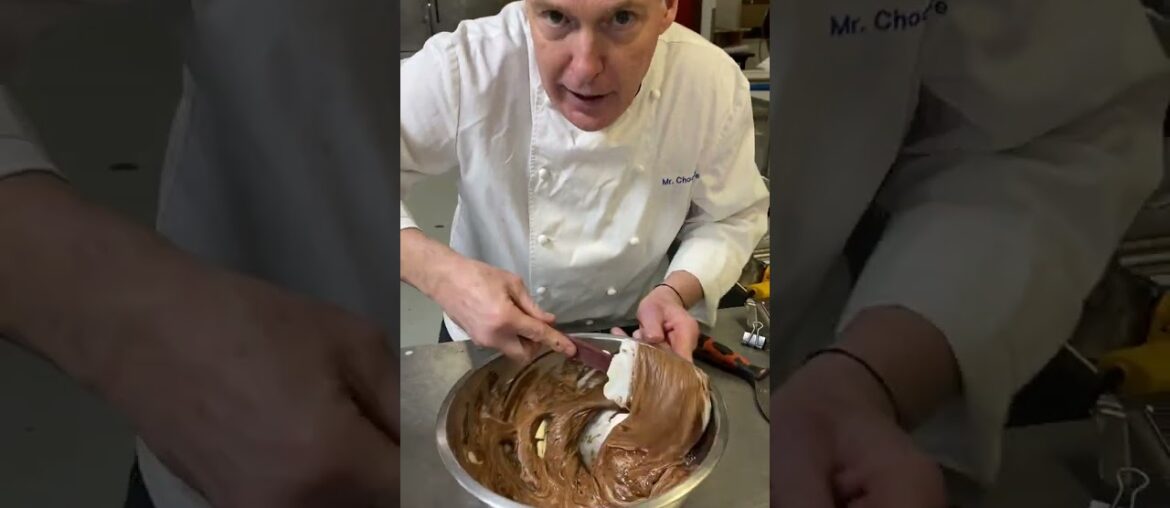 This chocolate mousse will satisfy your sweet tooth. #chocolatemousse #chocolatelovers #recipes This chocolate mousse will satisfy your sweet tooth. #chocolatemousse #chocolatelovers #recipes