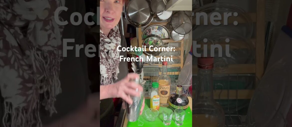 Cocktail Corner: French Martini #chambord #vodka #newyearsdrink #pineapplejuice #holidaydrink Cocktail Corner: French Martini #chambord #vodka #newyearsdrink #pineapplejuice #holidaydrink