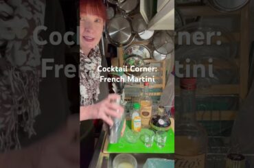 Cocktail Corner: French Martini #chambord #vodka #newyearsdrink #pineapplejuice #holidaydrink