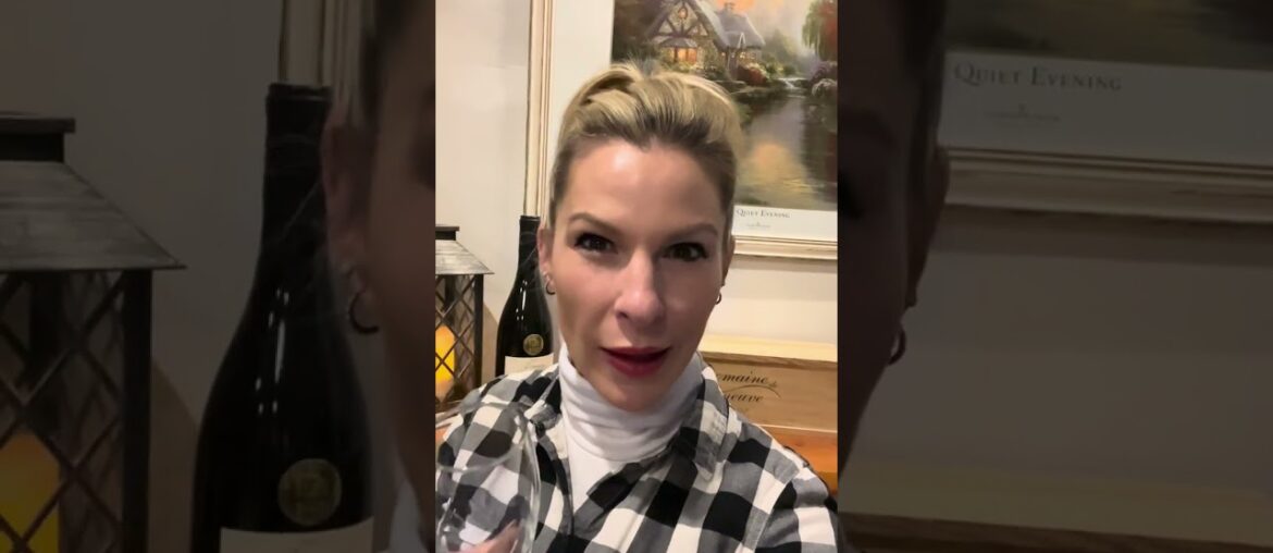 Why the French Always Look You in the Eyes When Cheering – a must-know for New Year’s Eve! Why the French Always Look You in the Eyes When Cheering - a must-know for New Year's Eve!