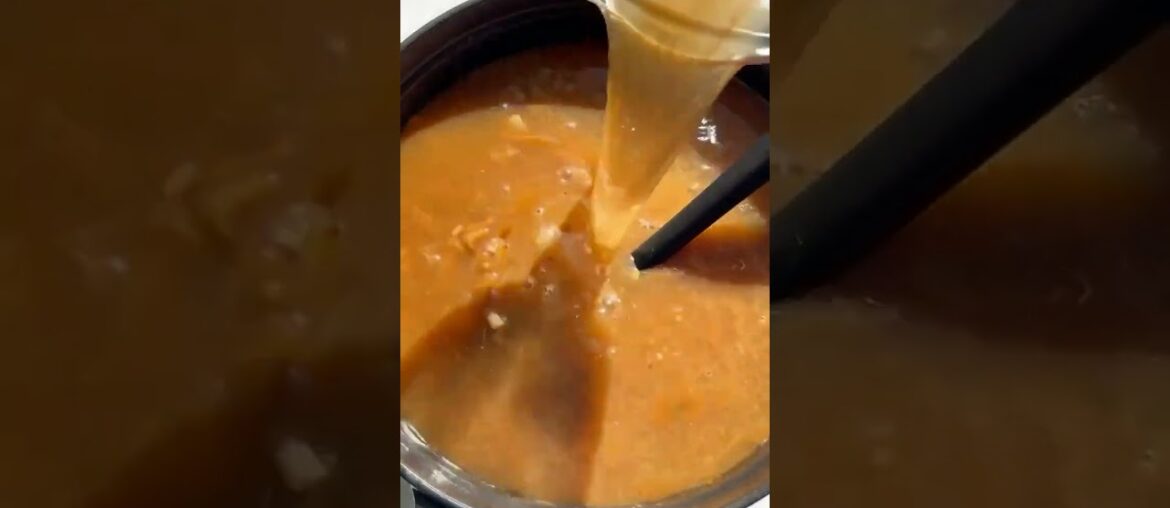 Caramelize onions and simmer an irresistible batch of French Onion Soup in our 4-quart Dutch oven. Caramelize onions and simmer an irresistible batch of French Onion Soup in our 4-quart Dutch oven.