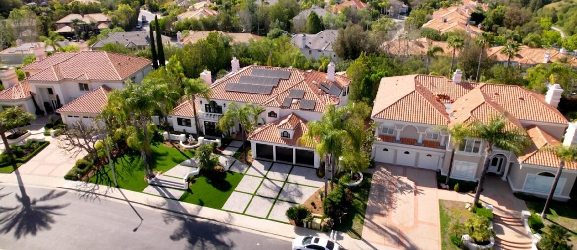 The Land of Kardashians! Rich NY Couple Moves to Calabasas, CA | Million Dollar Home Tours The Land of Kardashians! Rich NY Couple Moves to Calabasas, CA | Million Dollar Home Tours