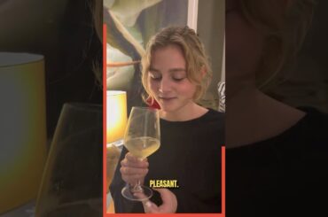 Young French Woman Reviews ‘Nooh by La Coste’: Alcohol-Free Sparkling White Wine Taste Test #vin00s