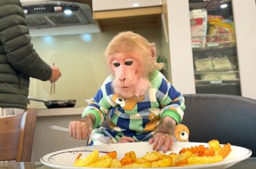 Bibi asks Dad for help making french fries!