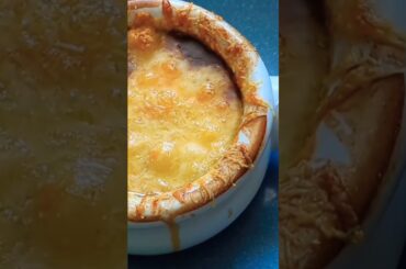 French Cheese onion soup. #onionsoup #cheese #soup #souprecipe #souplovers #soupforweightloss
