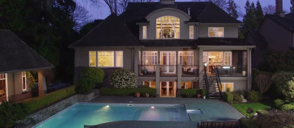 French Country Bluff Estate: Panoramic Ocean Views & Unparalleled Luxury in White Rock French Country Bluff Estate: Panoramic Ocean Views & Unparalleled Luxury in White Rock