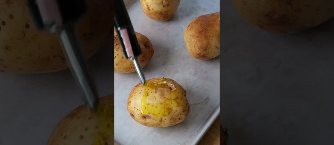 Cream cheese & garlic butter baked potato – voiceover Cream cheese & garlic butter baked potato - voiceover