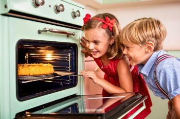 25 Bakery Favorites From the 1960s No One Buys Anymore