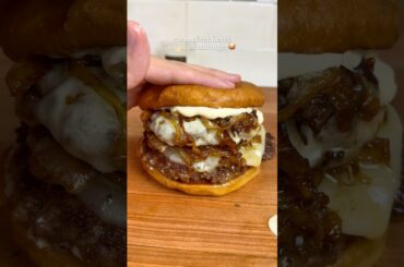 CARAMELIZED FRENCH ONION SMASHBURGER (Recipe pinned in comments)