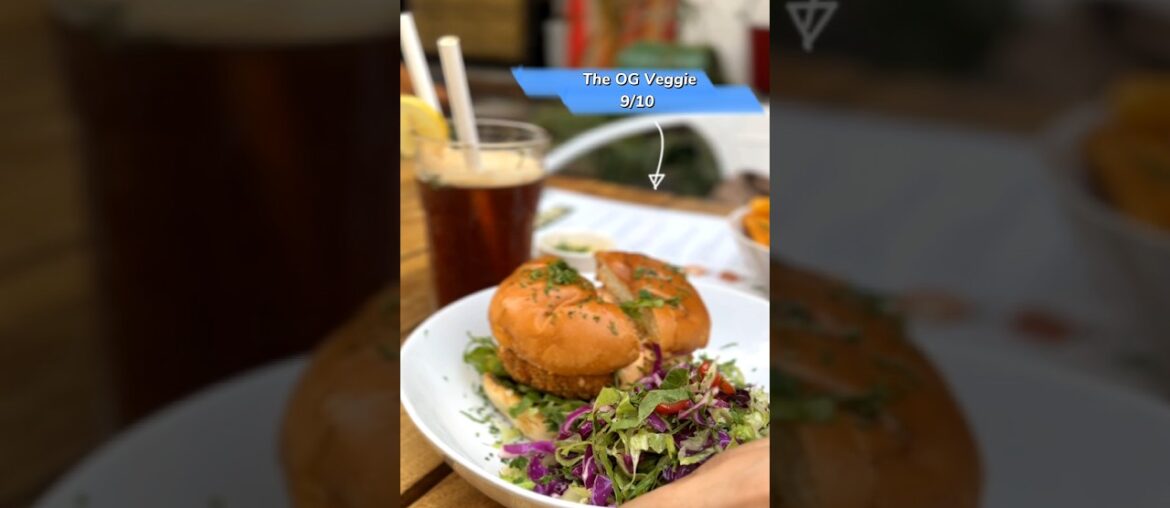 Thane's 1st ever Veg Gourmet Burgers at Leafy Boi #vegetarianfood #foodblogger #foodie #burger #vlog