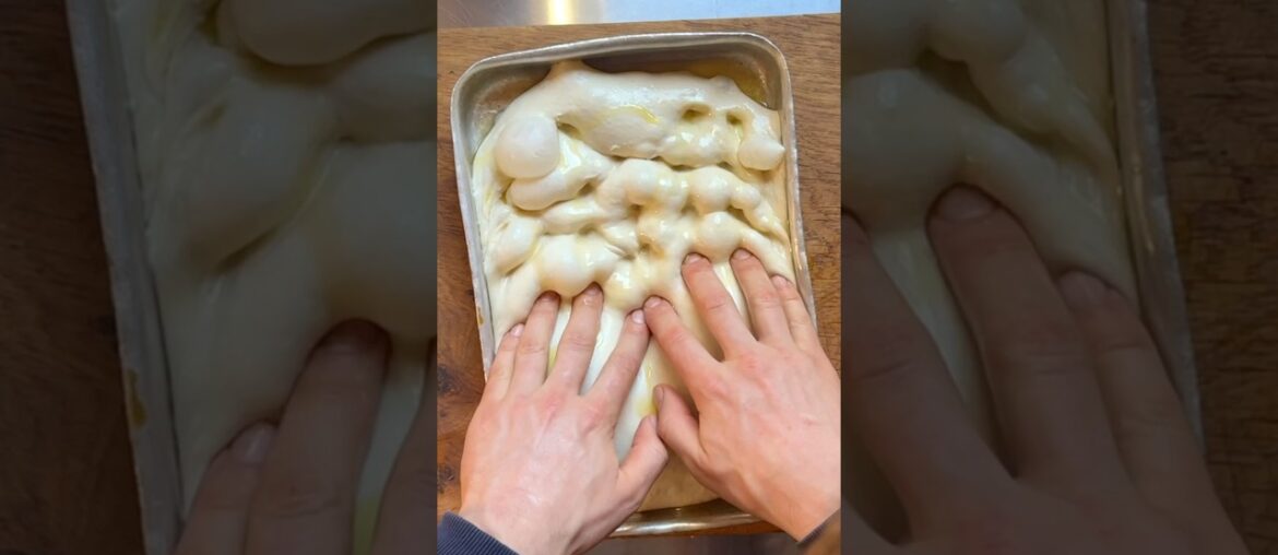 Red onion & Rosemary Focaccia #foodyouwanttoeat #focaccia #recipe #cookingathome #recipe