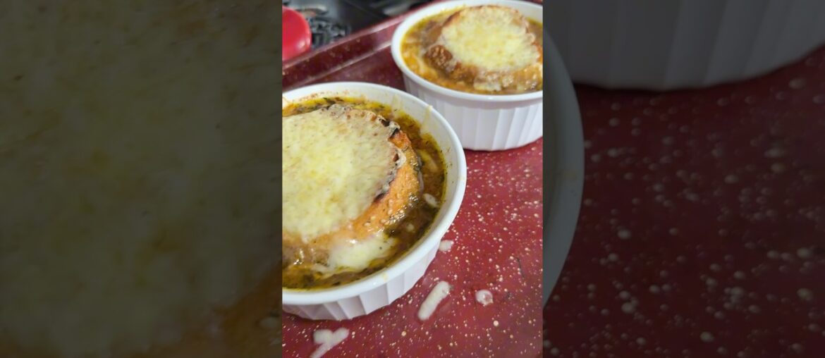 French Onion Soup! #soupseason #cooking #recipe #easymeals #frenchonionsoup