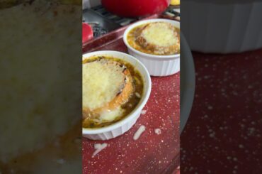French Onion Soup! #soupseason #cooking #recipe #easymeals #frenchonionsoup