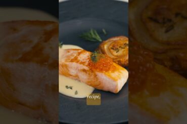 A  juicy salmon steak with crispy potatoes and delicate Beurre Blanc sauce.