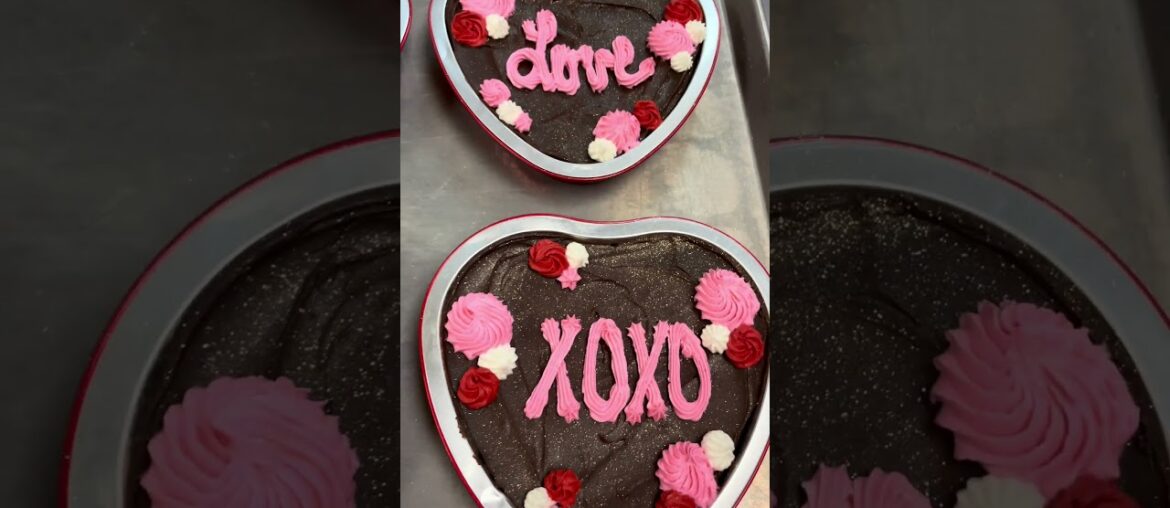 Heart Brownie Cake #frenchbakery #brownie #valentinestreats #browniecake
