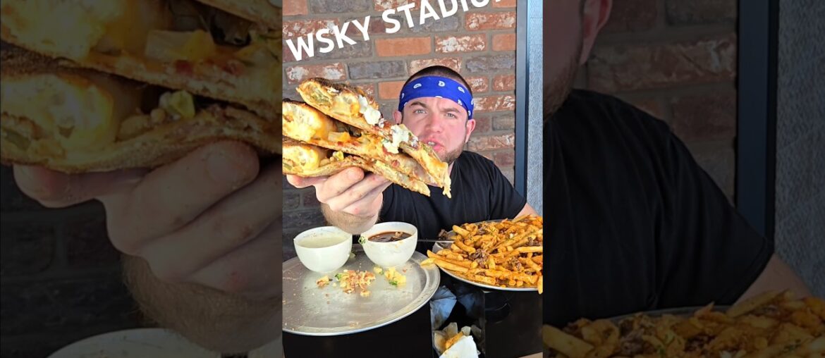 10LBS PIZZA AND BULGOGI  FRIES!!! #foodchallenge #eatingchallenge #eating #mukbang #pizza #fries