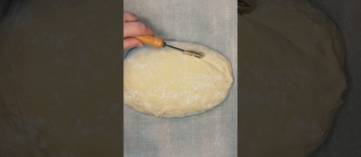 A simple crusty French loaf #baking