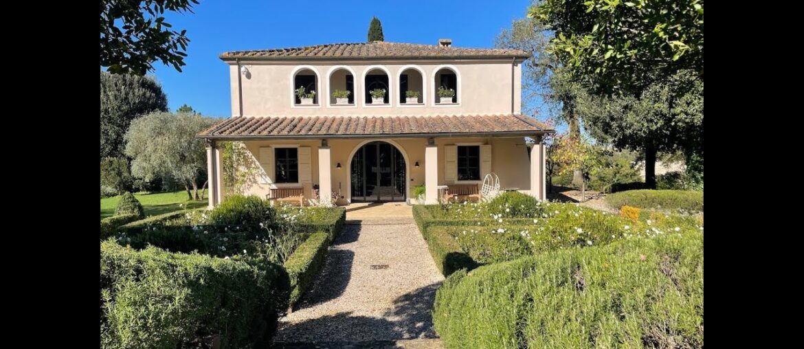 Property inTuscany: embracing your new lifestyle.Rose Bianche:an exclusive dwelling near Golf Course