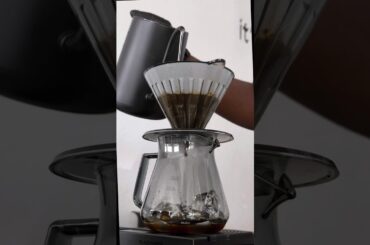 Barista Ken’s Iced V60 Magic: Perfect Pour-Over in Seconds! #v60