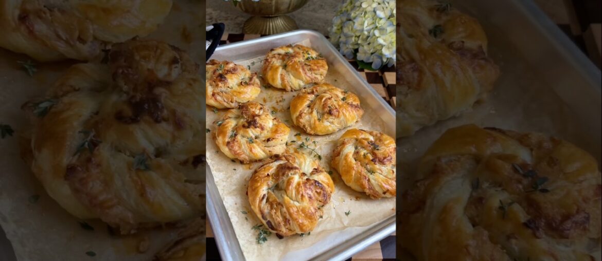 Full recipe for these French onion swirls on thechicishchick.com #brunchrecipes #brunch #frenchonion