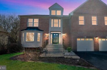 440 WEST STREET NW, VIENNA, VA Presented by The Redux Group.