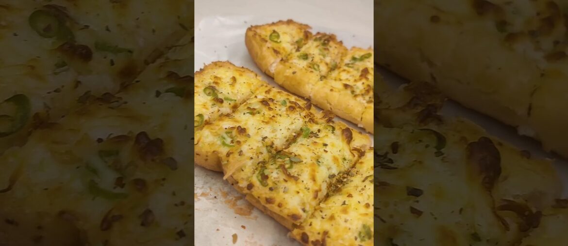 Cheesy, Garlicky, and Spicy! 10min Chilli Cheese Garlic Bread #garlicbread #quickrecipe #chesselover Cheesy, Garlicky, and Spicy! 10min Chilli Cheese Garlic Bread #garlicbread #quickrecipe #chesselover