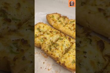 Cheesy, Garlicky, and Spicy! 10min Chilli Cheese Garlic Bread #garlicbread #quickrecipe #chesselover