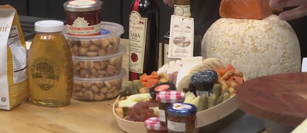 Step by step how to make a simple charcuterie board! Step by step how to make a simple charcuterie board!