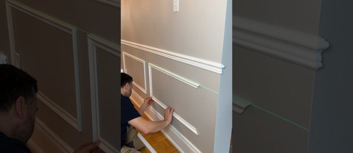 Easy DIY wainscoting to add some class to this dining room. #diy #wainscoting #moulding #diyprojects