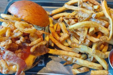 FAST FOOD WARS #7 - The Works VS. Gabriel Pizza & Beautiful Baked Delicacies!! (Mr. Thrasha Ep. 430)