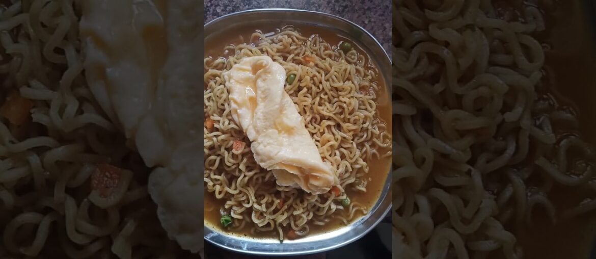French omelette maggi #shorts #ytshorts #trending #sandwich #egg #maggi #recipe #vlog #cooking