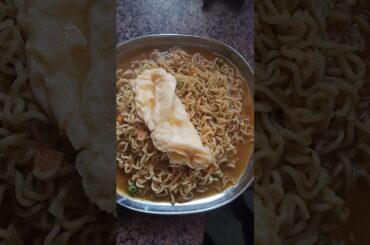 French omelette maggi #shorts #ytshorts #trending #sandwich #egg #maggi #recipe #vlog #cooking