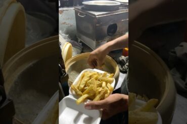 French fries at 2am cravings #frenchfries #fries #friesrecipe #frieslovers #streetfood #karachi