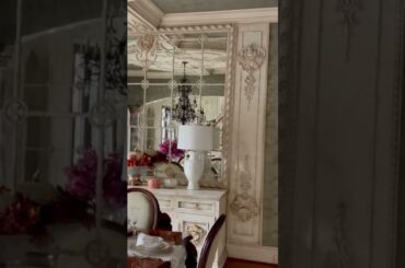 Dressing up a dining room with the French moldings by Venia.