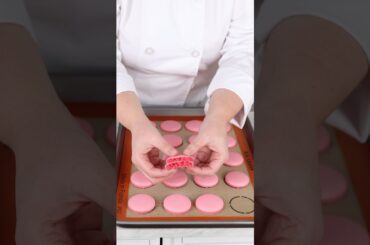 French meringue macarons #frenchmacarons #macarons #recipes #baking #bakingtips #cookies #food