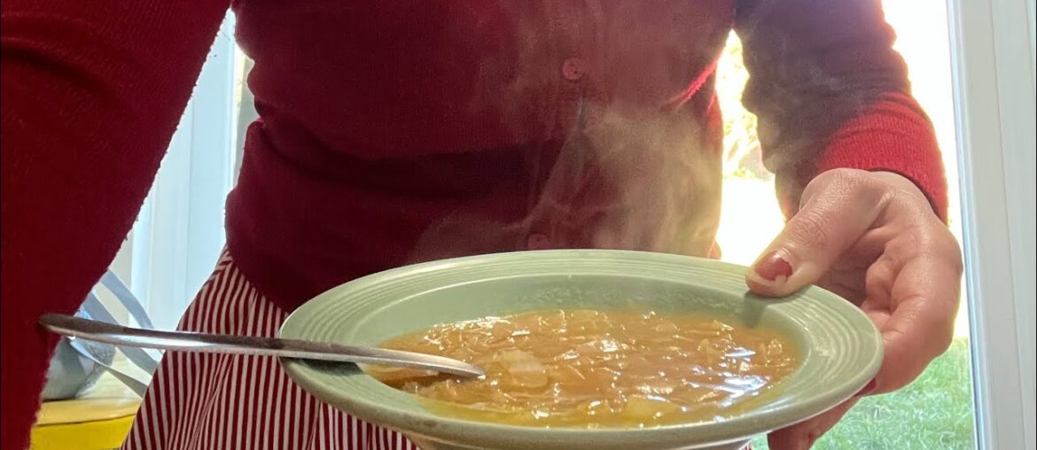 French onion soup- budget meal #vintagestyle #souprecipe #budgetmeals French onion soup- budget meal #vintagestyle #souprecipe #budgetmeals